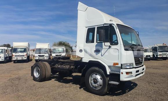 Acheter Occasion Utilitaire Nissan UD Blanc à Butha–Buthe, Thaba-Tseka Acheter Occasion Utilitaire Nissan UD Blanc à Butha–Buthe, Thaba-Tseka