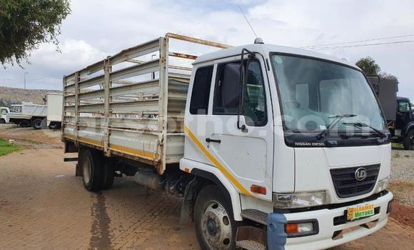 اشتري مستعمل Nissan UD White شاحنة في Butha–Buthe في Thaba-Tseka اشتري مستعمل Nissan UD White شاحنة في Butha–Buthe في Thaba-Tseka