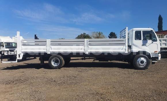 اشتري مستعمل Nissan UD White شاحنة في Butha–Buthe في Thaba-Tseka اشتري مستعمل Nissan UD White شاحنة في Butha–Buthe في Thaba-Tseka