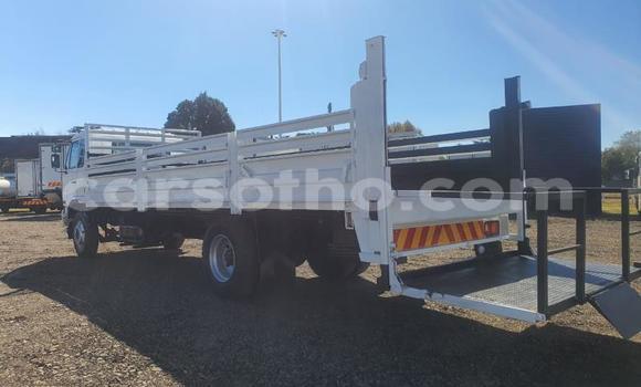 اشتري مستعمل Nissan UD White شاحنة في Butha–Buthe في Thaba-Tseka اشتري مستعمل Nissan UD White شاحنة في Butha–Buthe في Thaba-Tseka
