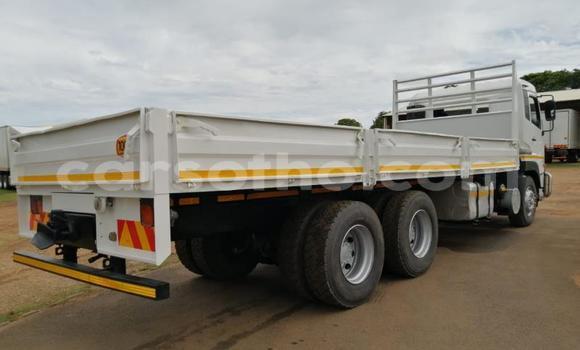 اشتري مستعمل Nissan UD White شاحنة في Butha–Buthe في Thaba-Tseka اشتري مستعمل Nissan UD White شاحنة في Butha–Buthe في Thaba-Tseka