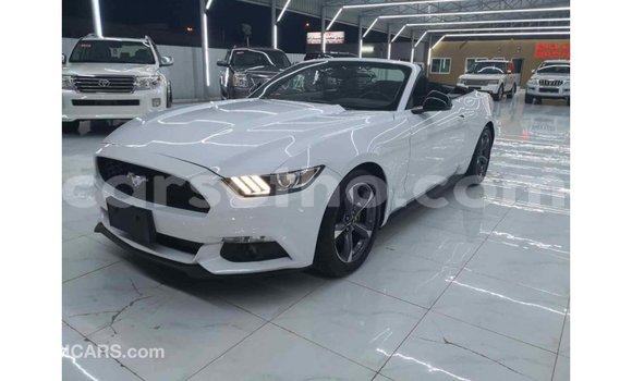 Acheter Import Voiture Ford Mustang Blanc à Import - Dubai, Maseru Acheter Import Voiture Ford Mustang Blanc à Import - Dubai, Maseru