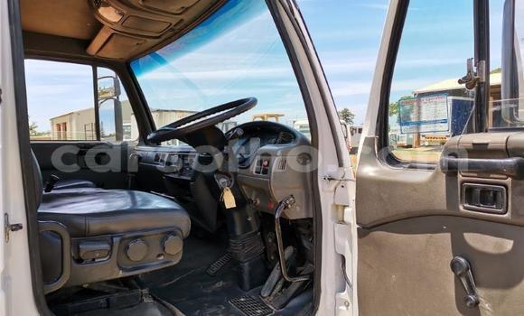 اشتري مستعمل Nissan UD White شاحنة في Butha–Buthe في Thaba-Tseka اشتري مستعمل Nissan UD White شاحنة في Butha–Buthe في Thaba-Tseka