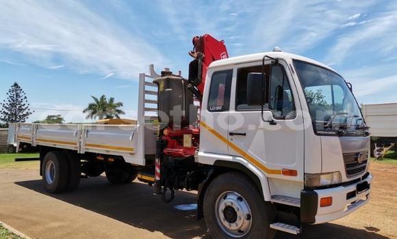 اشتري مستعمل Nissan UD White شاحنة في Butha–Buthe في Thaba-Tseka اشتري مستعمل Nissan UD White شاحنة في Butha–Buthe في Thaba-Tseka
