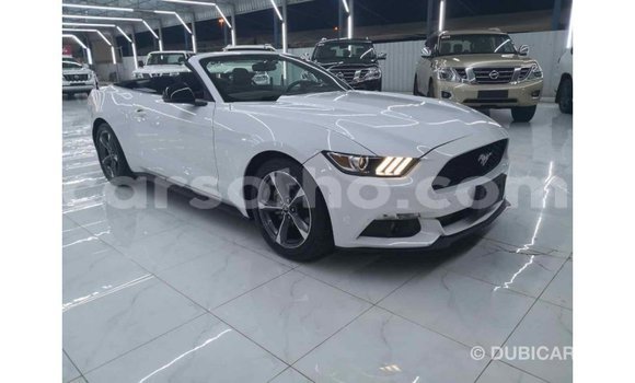 Acheter Import Voiture Ford Mustang Blanc à Import - Dubai, Maseru Acheter Import Voiture Ford Mustang Blanc à Import - Dubai, Maseru