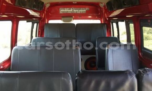 Sayi Na hannu Nissan NV350 Caravan Red Mota in Maseru a Maseru Sayi Na hannu Nissan NV350 Caravan Red Mota in Maseru a Maseru