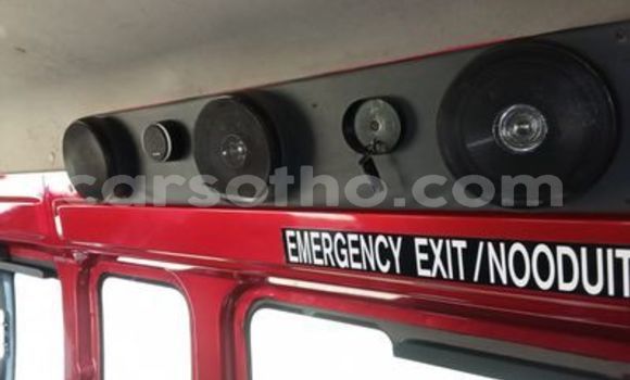 Sayi Na hannu Nissan NV350 Caravan Red Mota in Maseru a Maseru Sayi Na hannu Nissan NV350 Caravan Red Mota in Maseru a Maseru