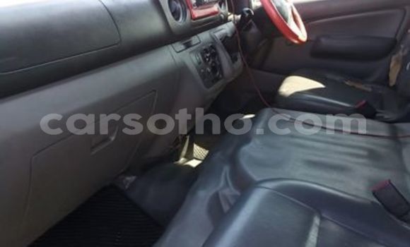 Sayi Na hannu Nissan NV350 Caravan Red Mota in Maseru a Maseru Sayi Na hannu Nissan NV350 Caravan Red Mota in Maseru a Maseru