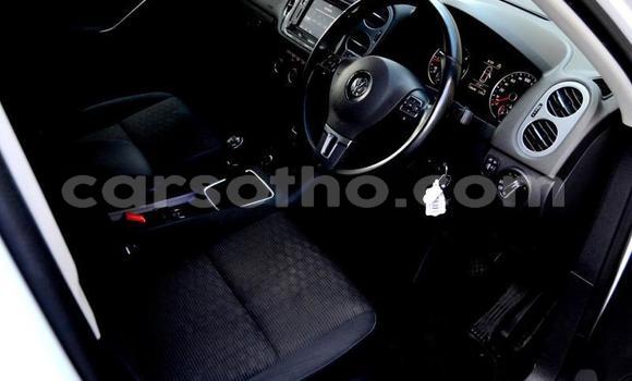 اشتري مستعمل Volkswagen Tiguan White سيارة في Butha Buthe في Butha-Buthe اشتري مستعمل Volkswagen Tiguan White سيارة في Butha Buthe في Butha-Buthe