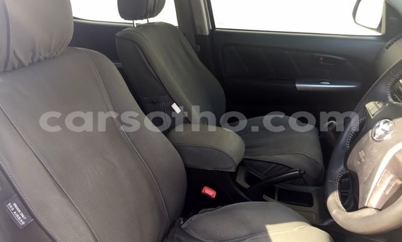 اشتري مستعمل Toyota Hilux White سيارة في Butha Buthe في Butha-Buthe اشتري مستعمل Toyota Hilux White سيارة في Butha Buthe في Butha-Buthe