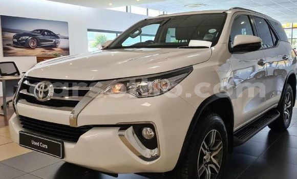 Acheter Occasion Voiture Toyota Fortuner Blanc à Butha Buthe, Butha-Buthe Acheter Occasion Voiture Toyota Fortuner Blanc à Butha Buthe, Butha-Buthe