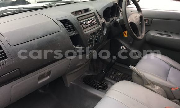 اشتري مستعمل Toyota Hilux White سيارة في Butha Buthe في Butha-Buthe اشتري مستعمل Toyota Hilux White سيارة في Butha Buthe في Butha-Buthe