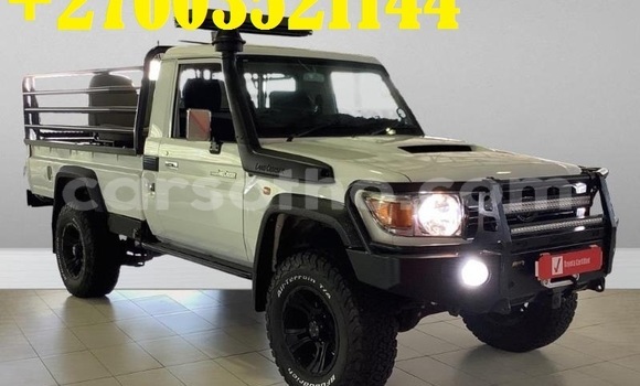 Sayi Na hannu Toyota Land Cruiser White Mota in Maseru a Maseru Sayi Na hannu Toyota Land Cruiser White Mota in Maseru a Maseru
