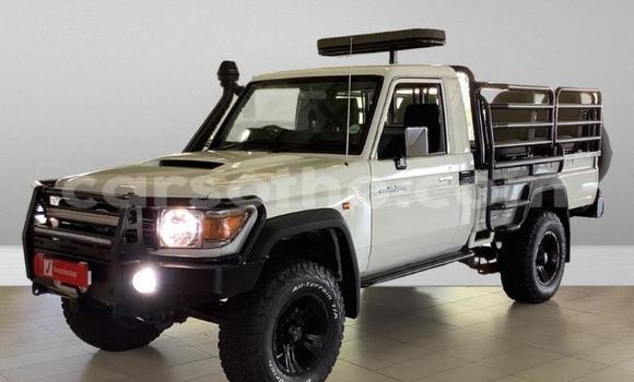 Sayi Na hannu Toyota Land Cruiser White Mota in Maseru a Maseru Sayi Na hannu Toyota Land Cruiser White Mota in Maseru a Maseru