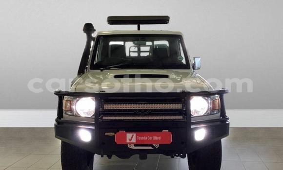Sayi Na hannu Toyota Land Cruiser White Mota in Maseru a Maseru Sayi Na hannu Toyota Land Cruiser White Mota in Maseru a Maseru