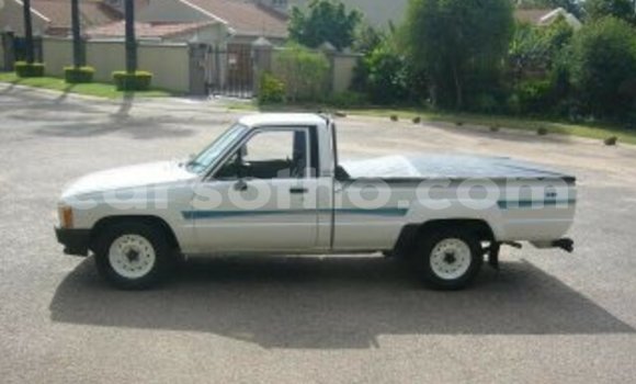 Buy Used Toyota Hilux White Car in Maseru in Maseru Buy Used Toyota Hilux White Car in Maseru in Maseru