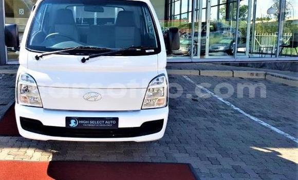 Sayi Na hannu Hyundai H1 White Mota in Maseru a Maseru Sayi Na hannu Hyundai H1 White Mota in Maseru a Maseru