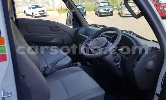 Sayi Na hannu Hyundai H1 White Mota in Maseru a Maseru Sayi Na hannu Hyundai H1 White Mota in Maseru a Maseru
