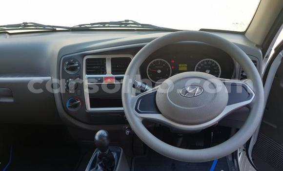 Sayi Na hannu Hyundai H1 White Mota in Maseru a Maseru Sayi Na hannu Hyundai H1 White Mota in Maseru a Maseru