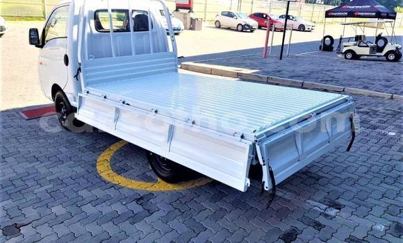 Sayi Na hannu Hyundai H1 White Mota in Maseru a Maseru Sayi Na hannu Hyundai H1 White Mota in Maseru a Maseru