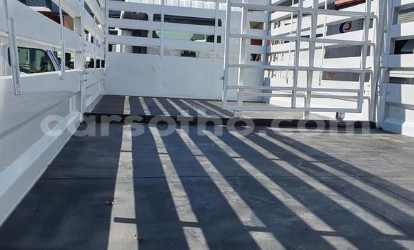 اشتري مستعمل Isuzu FTR 850 White شاحنة في Maseru في Maseru اشتري مستعمل Isuzu FTR 850 White شاحنة في Maseru في Maseru