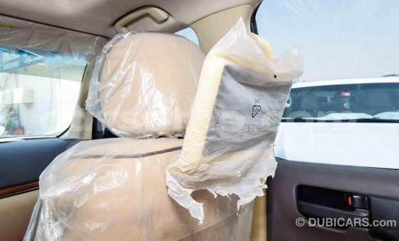 Sayi Imported Toyota Land Cruiser White Mota in Import - Dubai a Maseru Sayi Imported Toyota Land Cruiser White Mota in Import - Dubai a Maseru