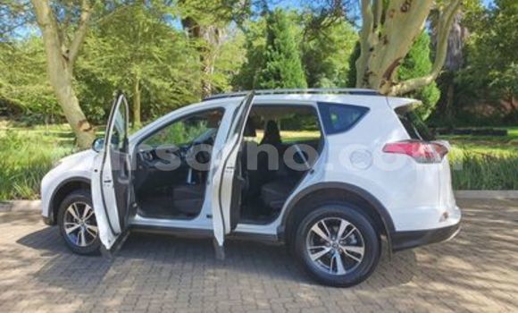 Acheter Occasion Voiture Toyota RAV4 Blanc à Maseru, Maseru Acheter Occasion Voiture Toyota RAV4 Blanc à Maseru, Maseru