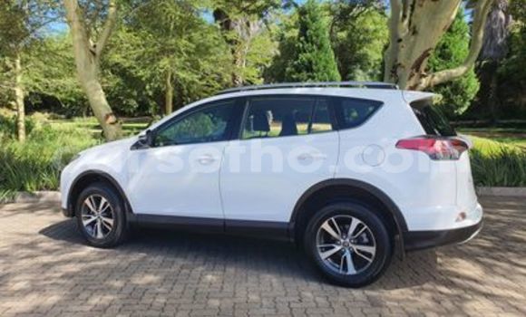 Acheter Occasion Voiture Toyota RAV4 Blanc à Maseru, Maseru Acheter Occasion Voiture Toyota RAV4 Blanc à Maseru, Maseru