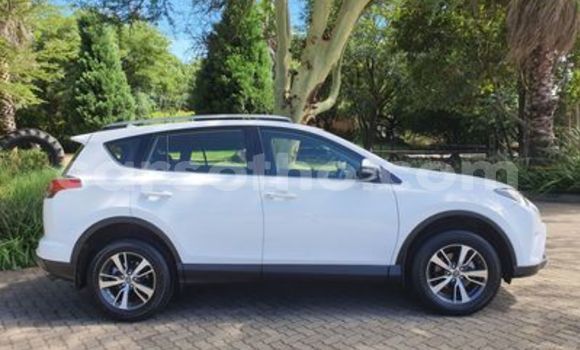 Acheter Occasion Voiture Toyota RAV4 Blanc à Maseru, Maseru Acheter Occasion Voiture Toyota RAV4 Blanc à Maseru, Maseru