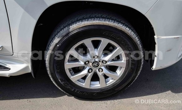 Sayi Imported Toyota Land Cruiser White Mota in Import - Dubai a Maseru Sayi Imported Toyota Land Cruiser White Mota in Import - Dubai a Maseru