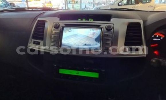 Sayi Na hannu Toyota Hilux White Mota in Maseru a Maseru Sayi Na hannu Toyota Hilux White Mota in Maseru a Maseru