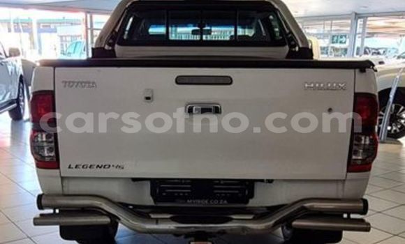 Sayi Na hannu Toyota Hilux White Mota in Maseru a Maseru Sayi Na hannu Toyota Hilux White Mota in Maseru a Maseru
