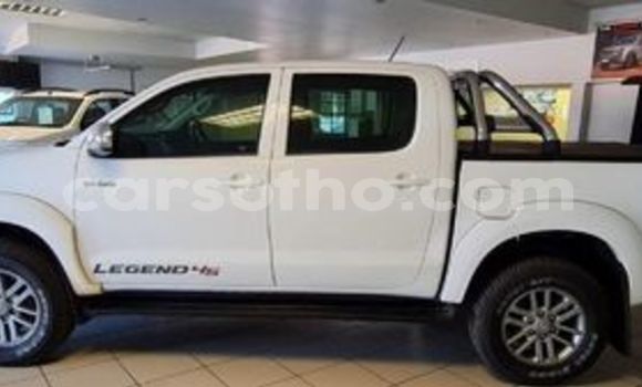 Sayi Na hannu Toyota Hilux White Mota in Maseru a Maseru Sayi Na hannu Toyota Hilux White Mota in Maseru a Maseru