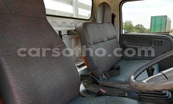 Sayi Na hannu Nissan Urvan White Mota in Maseru a Maseru Sayi Na hannu Nissan Urvan White Mota in Maseru a Maseru