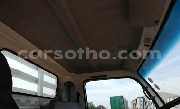 Sayi Na hannu Nissan Urvan White Mota in Maseru a Maseru Sayi Na hannu Nissan Urvan White Mota in Maseru a Maseru