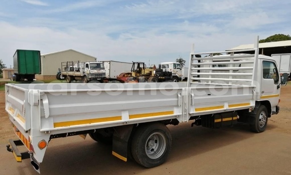 Sayi Na hannu Nissan Urvan White Mota in Maseru a Maseru Sayi Na hannu Nissan Urvan White Mota in Maseru a Maseru