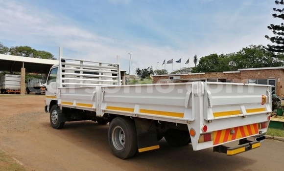 Sayi Na hannu Nissan Urvan White Mota in Maseru a Maseru Sayi Na hannu Nissan Urvan White Mota in Maseru a Maseru