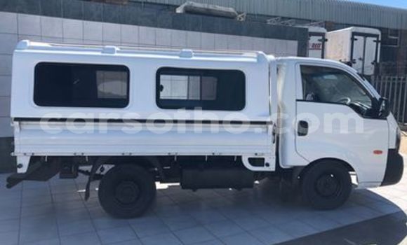 Acheter Occasion Voiture Kia K7 Blanc à Maseru, Maseru Acheter Occasion Voiture Kia K7 Blanc à Maseru, Maseru