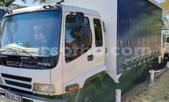 Sayi Na hannu Isuzu FTR 850 White Babbar mota in Maseru a Maseru Sayi Na hannu Isuzu FTR 850 White Babbar mota in Maseru a Maseru