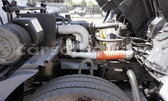 Sayi Na hannu Nissan UD White Babbar mota in Butha–Buthe a Thaba-Tseka Sayi Na hannu Nissan UD White Babbar mota in Butha–Buthe a Thaba-Tseka