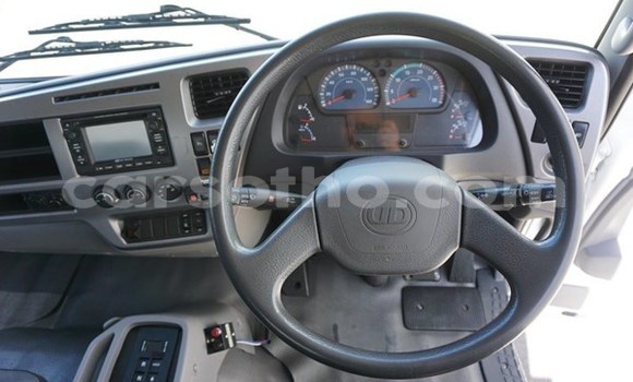 Sayi Na hannu Nissan UD White Babbar mota in Butha–Buthe a Thaba-Tseka Sayi Na hannu Nissan UD White Babbar mota in Butha–Buthe a Thaba-Tseka