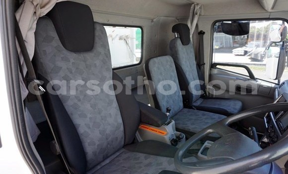 Sayi Na hannu Nissan UD White Babbar mota in Butha–Buthe a Thaba-Tseka Sayi Na hannu Nissan UD White Babbar mota in Butha–Buthe a Thaba-Tseka