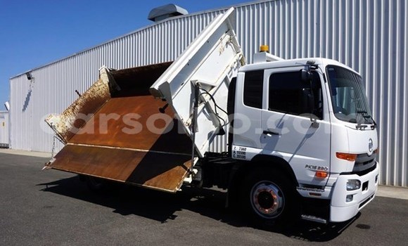 Sayi Na hannu Nissan UD White Babbar mota in Butha–Buthe a Thaba-Tseka Sayi Na hannu Nissan UD White Babbar mota in Butha–Buthe a Thaba-Tseka