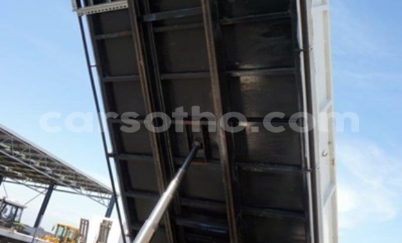 Sayi Na hannu Nissan UD White Babbar mota in Butha–Buthe a Thaba-Tseka Sayi Na hannu Nissan UD White Babbar mota in Butha–Buthe a Thaba-Tseka