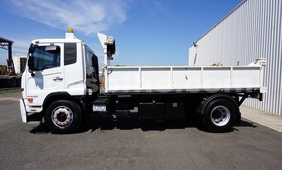 Sayi Na hannu Nissan UD White Babbar mota in Butha–Buthe a Thaba-Tseka Sayi Na hannu Nissan UD White Babbar mota in Butha–Buthe a Thaba-Tseka