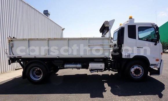 Sayi Na hannu Nissan UD White Babbar mota in Butha–Buthe a Thaba-Tseka Sayi Na hannu Nissan UD White Babbar mota in Butha–Buthe a Thaba-Tseka