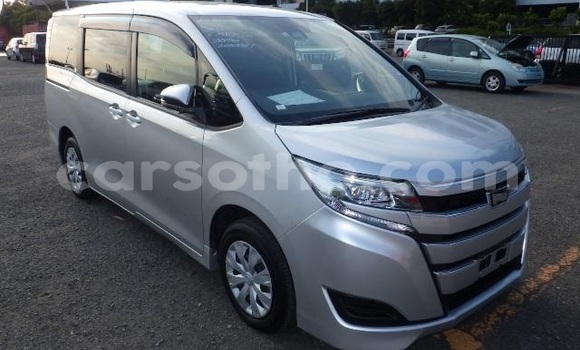 اشتري Imported Toyota Noah Other سيارة في Maseru في Maseru اشتري Imported Toyota Noah Other سيارة في Maseru في Maseru