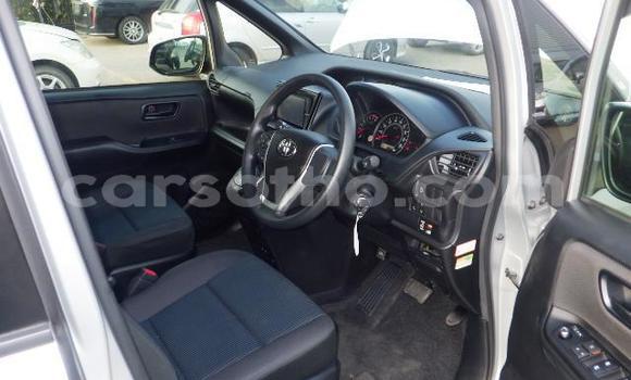 اشتري Imported Toyota Noah Other سيارة في Maseru في Maseru اشتري Imported Toyota Noah Other سيارة في Maseru في Maseru