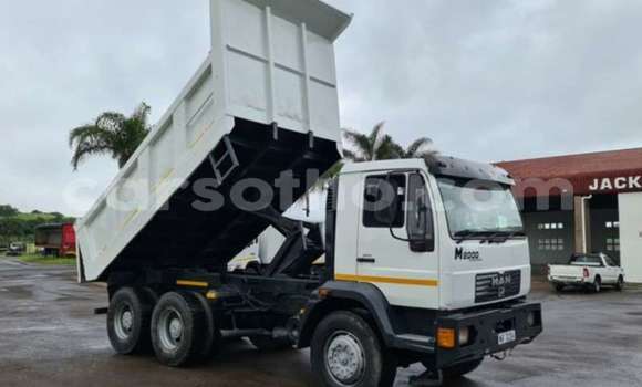 اشتري مستعمل Man Silent White شاحنة في Butha–Buthe في Thaba-Tseka