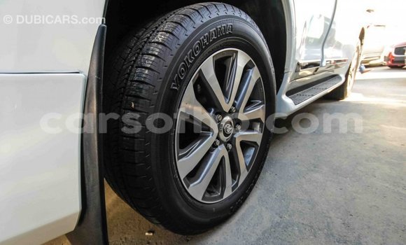 Sayi Imported Toyota Land Cruiser White Mota in Import - Dubai a Maseru Sayi Imported Toyota Land Cruiser White Mota in Import - Dubai a Maseru